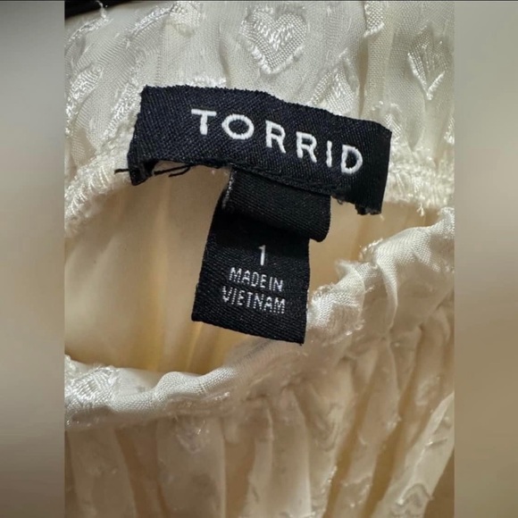 Torrid Midi Clip Heart Skirt With Pockets size 1 - Picture 2 of 2